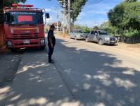 ดับเพลิงแม่สอด ออกเก็บกิ่งไม้และขยะในคลองสะพานชุมชนร่วมแรงก่อนถึงบ้านหัวฝาย