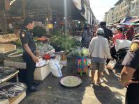 เจ้าหน้าที่เทศกิจ ออกตรวจความเรียบร้อยและจัดระเบียบตลาดเทศบาลนครแม่สอด 21 พ.ย.2566