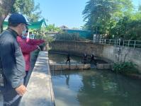 ดับเพลิงแม่สอด ออกตัดแต่งต้นไม้ภายในวัดมณีไพรสณฑ์ เพื่อเรียมงานลอยกระทง