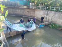 ดับเพลิงแม่สอด ออกตัดแต่งต้นไม้ภายในวัดมณีไพรสณฑ์ เพื่อเรียมงานลอยกระทง