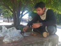 ดับเพลิงแม่สอด ออกตัดแต่งต้นไม้ภายในวัดมณีไพรสณฑ์ เพื่อเรียมงานลอยกระทง