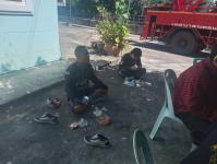 ดับเพลิงแม่สอด ออกตัดแต่งต้นไม้ภายในวัดมณีไพรสณฑ์ เพื่อเรียมงานลอยกระทง