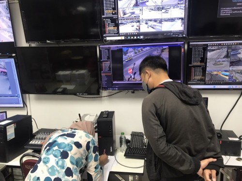 เจ้าหน้าที่กองยุทธศาสตร์และงบประมาณ ดำเนินการตามคำร้อง ขอซ่อมแซมเคเบิ้ลทีวี และขอใช้ข้อมูลจากกล้องวงจรปิด