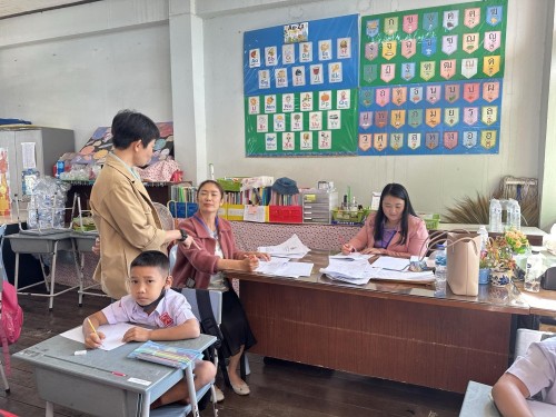 คณะกรรมการตรวจเยี่ยมสนามสอบการประเมินความสามารถด้านการอ่านของผู้เรียน (RT) ชั้นประถมศึกษาปีที่ 1 ปีการศึกษา 2566 ของนักเรียนในสังกัดเทศบาลนครแม่สอด