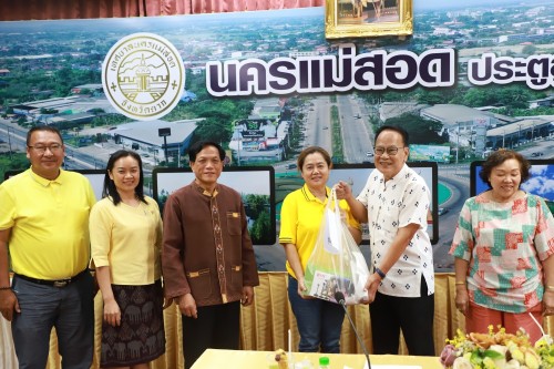 ทน.แม่สอด ให้ยืมวัสดุไฟฟ้าและวิทยุ ให้กับชุมชนในเขตเทศบาลนครแม่สอด  ทั้ง 20 ชุมชน