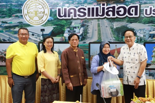 ทน.แม่สอด ให้ยืมวัสดุไฟฟ้าและวิทยุ ให้กับชุมชนในเขตเทศบาลนครแม่สอด  ทั้ง 20 ชุมชน