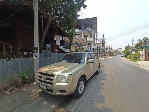 เจ้าหน้าที่กองยุทธศาสตร์และงบประมาณ ดำเนินการประชาสัมพันธ์เชิญชวนร่วมงานสงกรานต์ “เย็นทั่วหล้ามหาสงกรานต์เทศบาลนครแม่สอด”