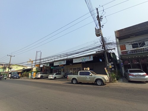 เจ้าหน้าที่กองยุทธศาสตร์และงบประมาณ ดำเนินการประชาสัมพันธ์เชิญชวนร่วมงานสงกรานต์ “เย็นทั่วหล้ามหาสงกรานต์เทศบาลนครแม่สอด”