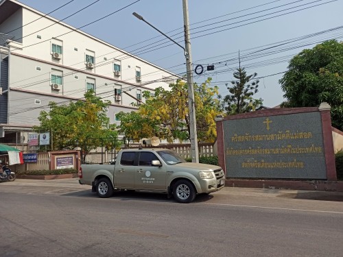 เจ้าหน้าที่กองยุทธศาสตร์และงบประมาณ ดำเนินการประชาสัมพันธ์เชิญชวนร่วมงานสงกรานต์ “เย็นทั่วหล้ามหาสงกรานต์เทศบาลนครแม่สอด”