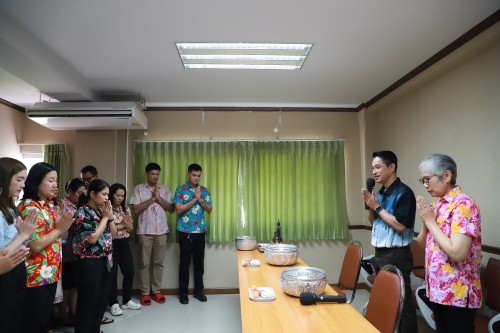 จัดกิจกรรมรดน้ำขอพร เนื่องในประเพณีสงกรานต์ ประจำปี 2567