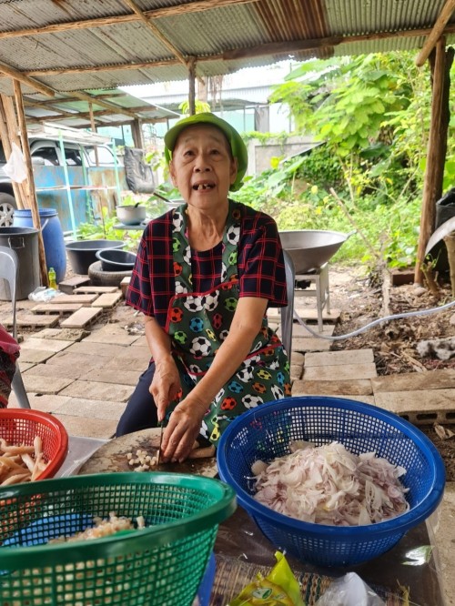 น้ำพริกแคบหมู กลุ่มพัฒนาสตรี ชุมชนประชารักษ์ 