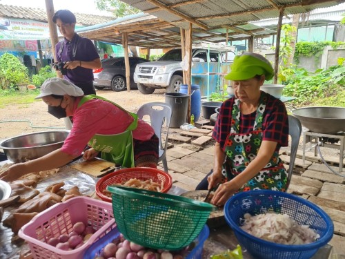 น้ำพริกแคบหมู กลุ่มพัฒนาสตรี ชุมชนประชารักษ์ 