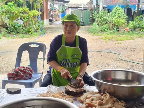 น้ำพริกแคบหมู กลุ่มพัฒนาสตรี ชุมชนประชารักษ์ 