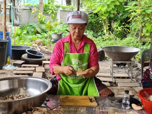 น้ำพริกแคบหมู กลุ่มพัฒนาสตรี ชุมชนประชารักษ์ 