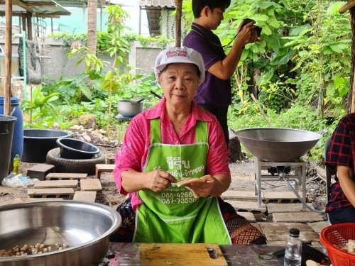 น้ำพริกแคบหมู กลุ่มพัฒนาสตรี ชุมชนประชารักษ์ 