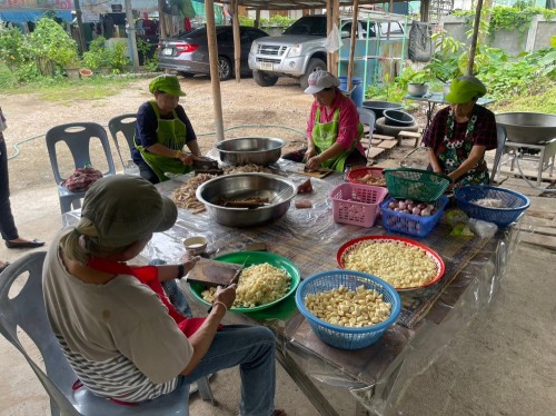 น้ำพริกแคบหมู กลุ่มพัฒนาสตรี ชุมชนประชารักษ์ 
