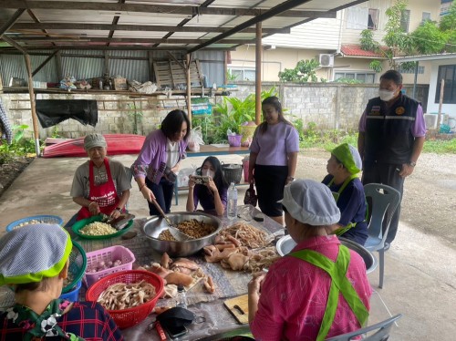 น้ำพริกแคบหมู กลุ่มพัฒนาสตรี ชุมชนประชารักษ์ 