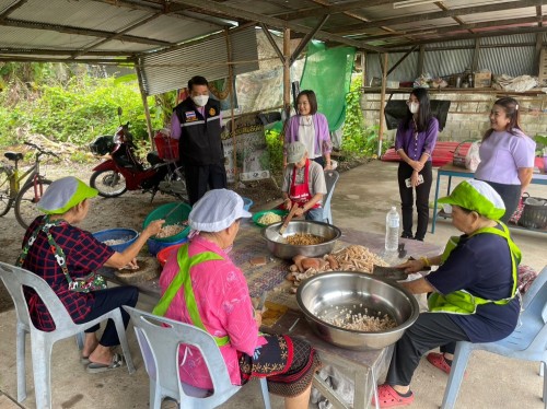 น้ำพริกแคบหมู กลุ่มพัฒนาสตรี ชุมชนประชารักษ์ 