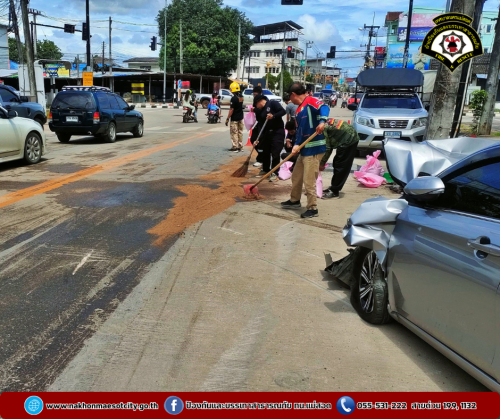 ดับเพลิงนครแม่สอด ช่วยเหลือเหตุรถยนต์ (เก๋ง) พุ่งชนรถกระบะ บริเวณแยกร้านเจ้าสัว