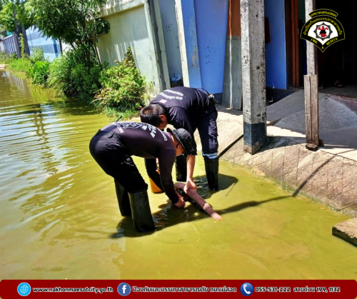 ดับเพลิงนครแม่สอด ดำเนินการสูบน้ำท่วมขัง บริเวณใกล้เคียงมัสยิดมูฮาญี่รีน ชุมชนอิสลาม