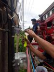 งานไฟฟ้า ได้ออกพื้นที่ซ่อมแซมไฟฟ้าส่องสว่างถนนสาธารณะในเขตชุมชนต่าง ๆ