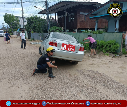 ดับเพลิงนครแม่สอด ออกดำเนินการช่วยเหลือประชาชน เหตุรถยนต์ติดหล่ม ซอยหน้าวัดบุญญาวาส
