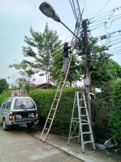 เจ้าหน้าที่กองยุทธศาสตร์และงบประมาณ ดำเนินการตามคำร้อง ขอซ่อมแซมเคเบิ้ลทีวี