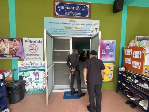 เจ้าหน้าที่เทศกิจ ออกตรวจตราตามมาตรการรักษาความปลอดภัยในโรงเรียน เขตเทศบาลนครแม่สอด 