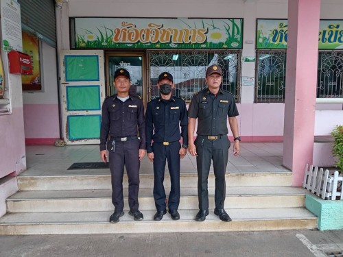 เจ้าหน้าที่เทศกิจ ออกตรวจตราตามมาตรการรักษาความปลอดภัยในโรงเรียน เขตเทศบาลนครแม่สอด 