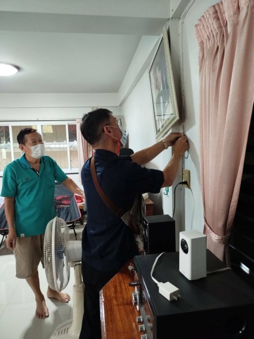 เจ้าหน้าที่กองยุทธศาสตร์และงบประมาณ ดำเนินการตามคำร้องขอซ่อมแซมเคเบิ้ลทีวี และขอใช้ข้อมูลจากกล้องวงจรปิด