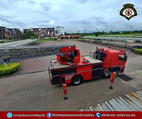 ดับเพลิงนครแม่สอด ออกดำเนินการช่วยเหลือสุนัข เนื่องจากติดบนหลังคา บริเวณโลตัส แม่สอด