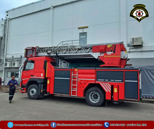 ดับเพลิงนครแม่สอด ออกดำเนินการช่วยเหลือสุนัข เนื่องจากติดบนหลังคา บริเวณโลตัส แม่สอด