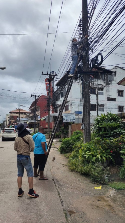 เจ้าหน้าที่กองยุทธศาสตร์และงบประมาณ ดำเนินการตามคำร้องขอซ่อมแซมเคเบิ้ลทีวี และขอใช้ข้อมูลจากกล้องวงจรปิด