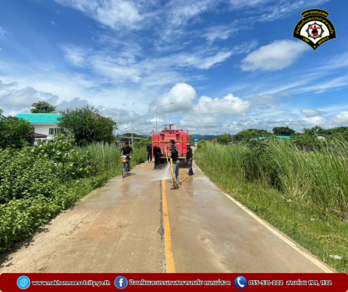 ดับเพลิงนครแม่สอด ออกดำเนินการฉีดล้างทำความสะอาด บริเวณถนนคลองชลประทาน ชุมชนอิสลาม