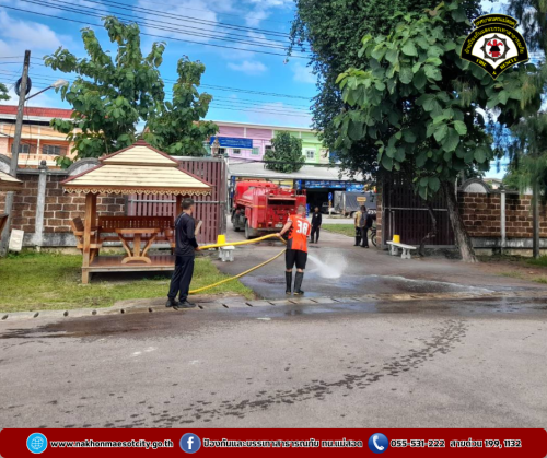 ดับเพลิงนครแม่สอด ออกดำเนินการฉีดล้างทำความสะอาด บริเวณสุสานหลวงแม่สอด