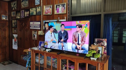 เจ้าหน้าที่กองยุทธศาสตร์และงบประมาณ ดำเนินการตามคำร้องขอซ่อมแซมเคเบิ้ลทีวี เพื่อการศึกษาเทศบาลนครแม่สอด