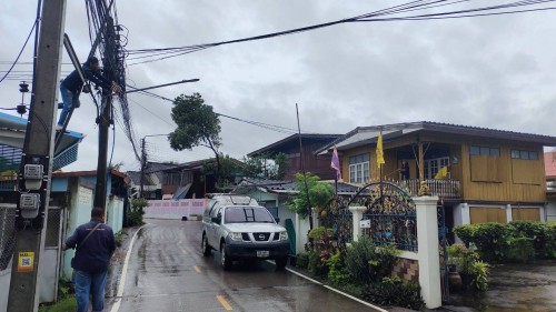 เจ้าหน้าที่กองยุทธศาสตร์และงบประมาณ ดำเนินการตามคำร้องขอซ่อมแซมเคเบิ้ลทีวี เพื่อการศึกษาเทศบาลนครแม่สอด