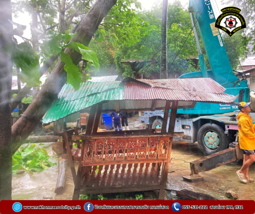 ดับเพลิงนครแม่สอด ออกดำเนินการช่วยเหลือประชาชนที่ได้รับผลกระทบจากอุทกภัยในเขตพื้นที่ ทน.แม่สอด