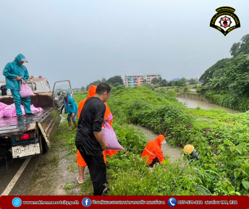 ดับเพลิงนครแม่สอด ออกดำเนินการช่วยเหลือประชาชนที่ได้รับผลกระทบจากอุทกภัยในเขตพื้นที่ ทน.แม่สอด