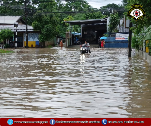 ดับเพลิงนครแม่สอด ออกดำเนินการช่วยเหลือประชาชนที่ได้รับผลกระทบจากอุทกภัยในเขตพื้นที่ ทน.แม่สอด