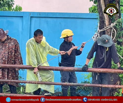 ดับเพลิงนครแม่สอด ออกดำเนินการช่วยเหลือประชาชนที่ได้รับผลกระทบจากอุทกภัยในเขตพื้นที่ ทน.แม่สอด