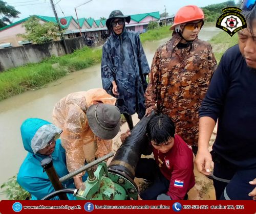 ดับเพลิงนครแม่สอด ออกดำเนินการช่วยเหลือประชาชนที่ได้รับผลกระทบจากอุทกภัยในเขตพื้นที่ ทน.แม่สอด