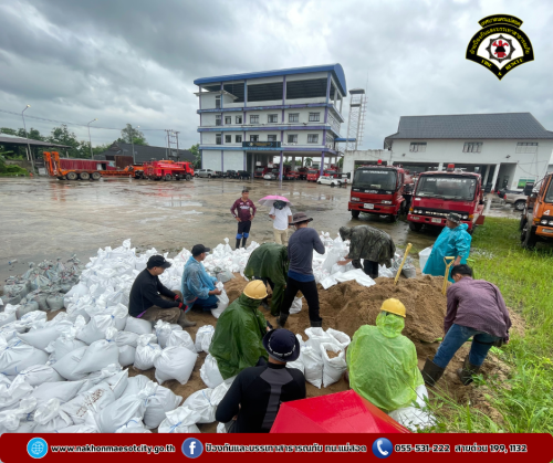 ดับเพลิงนครแม่สอด ออกดำเนินการช่วยเหลือประชาชนที่ได้รับผลกระทบจากอุทกภัยในเขตพื้นที่ ทน.แม่สอด