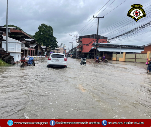 ดับเพลิงนครแม่สอด ออกดำเนินการช่วยเหลือประชาชนที่ได้รับผลกระทบจากอุทกภัยในเขตพื้นที่ ทน.แม่สอด