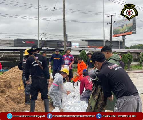 ดับเพลิงนครแม่สอด ออกดำเนินการช่วยเหลือประชาชนที่ได้รับผลกระทบจากอุทกภัยในเขตพื้นที่ ทน.แม่สอด