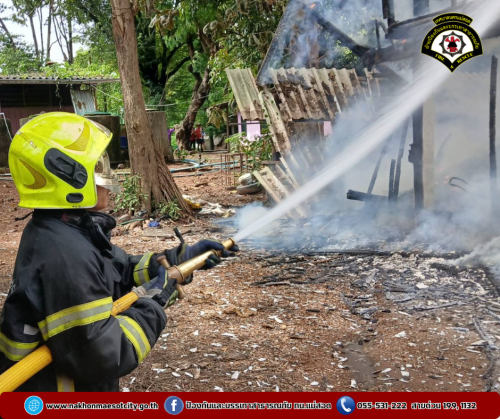 ดับเพลิงนครแม่สอด ออกดำเนินการระงับเหตุเพลิงไหม้บ้านเรือนประชาชน ภายในโรงเรียนบ้านแม่ปะ