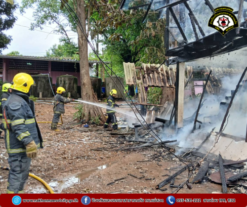 ดับเพลิงนครแม่สอด ออกดำเนินการระงับเหตุเพลิงไหม้บ้านเรือนประชาชน ภายในโรงเรียนบ้านแม่ปะ