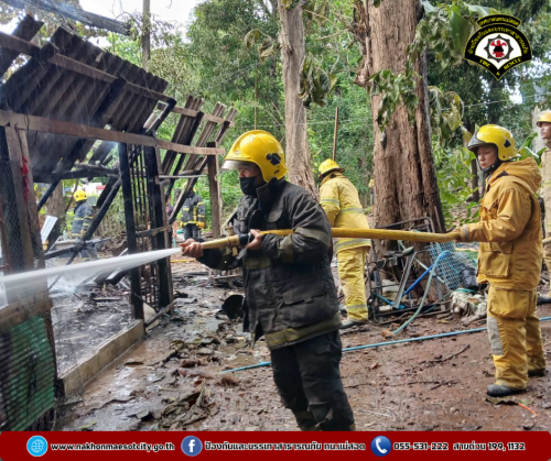 ดับเพลิงนครแม่สอด ออกดำเนินการระงับเหตุเพลิงไหม้บ้านเรือนประชาชน ภายในโรงเรียนบ้านแม่ปะ