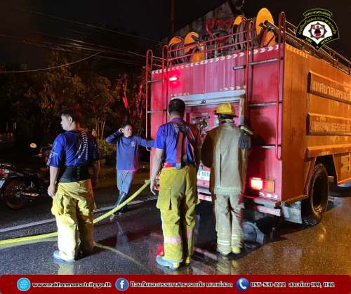 ดับเพลิงนครแม่สอด ออกดำเนินการระงับเหตุเพลิงไหม้รถเทรลเลอร์ขนส่งสินค้า บริเวณหน้าศูนย์มาสต้า วี กรุ๊ป คาร์ แม่สอด