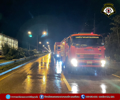 ดับเพลิงนครแม่สอด ออกดำเนินการระงับเหตุเพลิงไหม้รถเทรลเลอร์ขนส่งสินค้า บริเวณหน้าศูนย์มาสต้า วี กรุ๊ป คาร์ แม่สอด